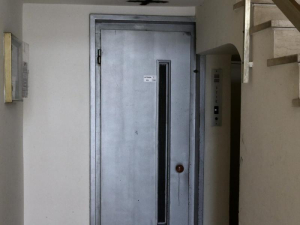 Χωρίς πιστοποίηση <br> εκατοντάδες χιλιάδες <br> ασανσέρ στην Ελλάδα