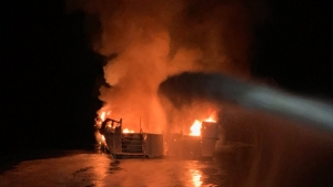 34 νεκροί <br> από πυρκαγιά <br> σε πλοίο