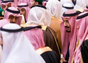 Απαγορεύτηκαν τα <br> φιλιά δημοσίως <br> στη Σαουδική Αραβία!