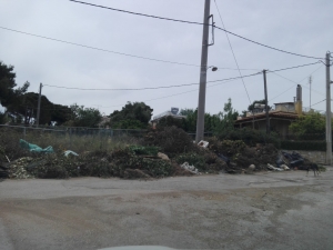 Ξανά χωματερή <br> η οδός Αύρας στο <br> Ζούμπερι (εικόνα)