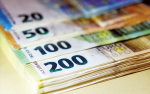 Πόσα χρήματα έχουν <br> οι Έλληνες στις 4 <br> συστημικές τράπεζες