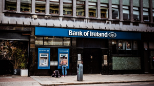 Τράπεζα στην Ιρλανδία  μοίραζε δωρεάν  χρήματα από τα ΑΤΜ!