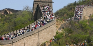Φράκαραν στο <br> Σινικό Τείχος 54.000 <br> τουρίστες (εικόνα)