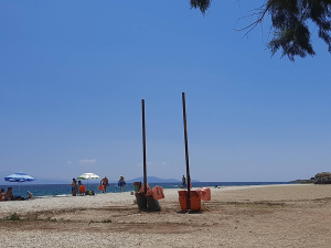 Παραλία Ζούμπερι  Αντιαισθητικές  εικόνες (φωτορεπορτάζ)