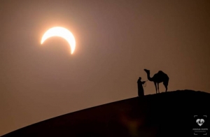 Η φωτογραφία της <br> καμήλας στην έκλειψη <br> που λάτρεψε το διαδίκτυο