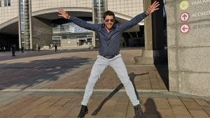 Ο Αλέξης Γεωργούλης <br> χοροπηδάει από τη <br> χαρά του (εικόνα)