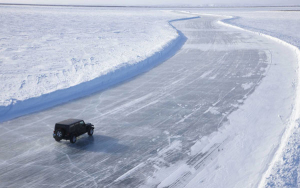 Ο μοναδικός αυτοκινητόδρομος  παγοδρόμιο στον  πλανήτη! (εικόνες)