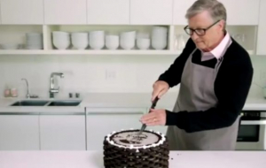 Ο Μπιλ Γκέιτς έφτιαξε <br> τούρτα για τα <br> γενέθλια του Μπάφετ