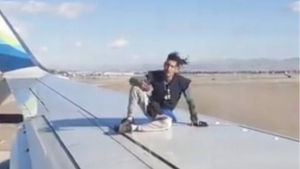 Συνελήφθη 40χρονος <br> που σκαρφάλωσε σε <br> φτερό αεροπλάνου