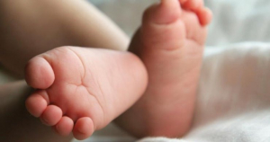 Δύο έγκυες με <br> τον ιό γέννησαν <br> υγιέστατα βρέφη