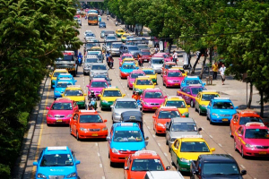 Η μοναδική πόλη του πλανήτη  όπου τα ταξί έχουν ό,τι  χρώμα θέλουν! (εικόνες)