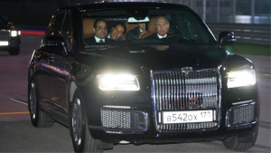 Ο Πούτιν κυκλοφορεί με το <br> ασφαλέστερο αυτοκίνητο <br> του κόσμου (εικόνα)