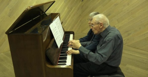Το ζευγάρι που <br> παίζει πιάνο μαζί εδώ <br> και δεκαετίες (video)