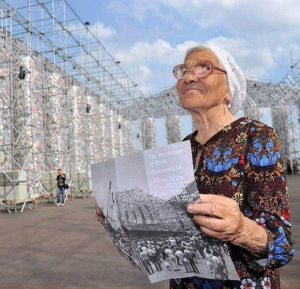 Η 90χρονη γιαγιά που <br> ταξίδεψε μόνη της <br> όλο τον πλανήτη! (εικόνες)