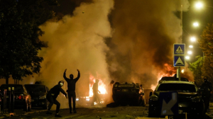 ''Φλέγεται'' η Γαλλία  Συνεχίζονται οι ταραχές  Συνελήφθη ο αστυνομικός