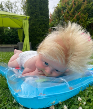 Μωρό με μαλλί <br> σαν του Μπόρις <br> Τζόνσον! (εικόνα)