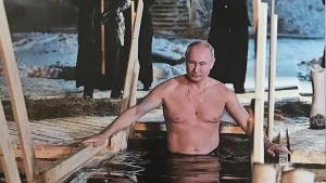 Το ημερολόγιο <br> με τον... <br> γυμνόστηθο Πούτιν