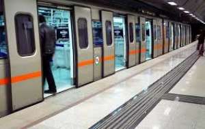 Πανικός στο μετρό <br> στην Αθήνα. <br> Εγκλωβίστηκαν επιβάτες