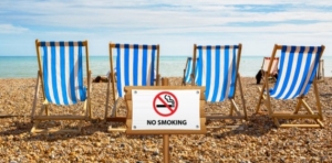 Ιταλία Απαγόρευση <br> καπνίσματος σε <br> παραλίες και πάρκα