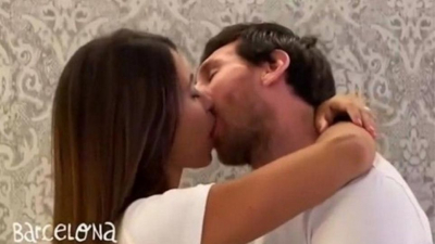 Το παθιασμένο φιλί <br> του Μέσι στη <br> συζυγό του (video)