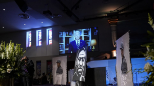 Πάνδημη η κηδεία  του Τζορτζ Φλόιντ  ''Χατσούκι'' στον ρατσισμό