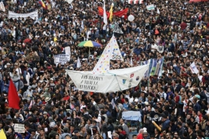 450.000 φοιτητές <br> διαδηλώνουν <br> στην Κολομβία