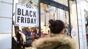 200 ευρώ ξόδεψε  κάθε Έλληνας  στη Black Friday