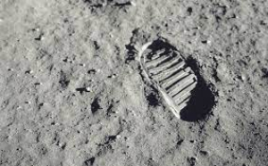 53 χρόνια μετά το <br> βήμα του Άρμοστρονγκ <br> στη σελήνη είναι ορατό!