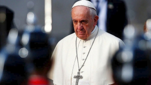 Άγνωστος πλησίασε <br> τον Πάπα Φραγκίσκο <br> με μαχαίρι