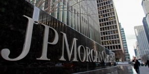 Αναβαθμίζει θετικά <br> δύο Ελληνικές τράπεζες <br> η JP Morgan