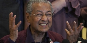 Παραιτήθηκε ο <br> 94χρονος πρωθυπουργός <br> της Μαλαισίας