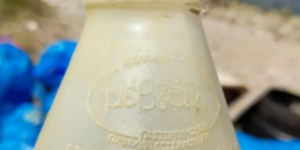 Πλαστικό μπουκάλι <br> 40 ετών βρέθηκε <br> σε Ελληνική παραλία