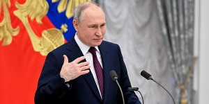 Ορκίστηκε πρόεδρος ο <br> Πούτιν με καλεσμένο <br> τον Στίβεν Σίγκαλ