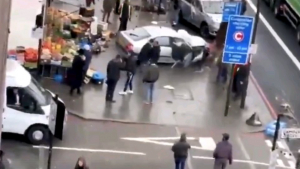 Αυτοκίνητο έπεσε <br> πάνω σε ανθρώπους <br> στο Λονδίνο
