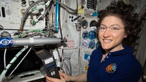 Ρεκόρ παραμονής <br> στο διάστημα από <br> 40χρονη αστροναύτη