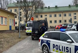 12χρονος πυροβόλησε <br> τρεις μαθητές σε <br> σχολείο στη Φινλανδία