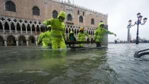Σε κατάσταση έκτακτης <br> ανάγκης η Βενετία <br> μετά τη θεομηνία (εικόνες)