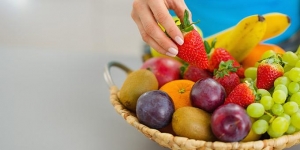 Τα 9 φρούτα και <br> λαχανικά που τρώγονται <br> με τη φλούδα
