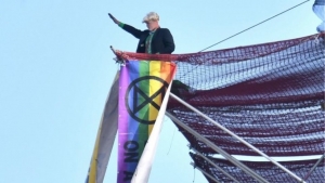 Ακτιβιστής ντύθηκε <br> Μπόρις Τζόνσον και <br> ανέβηκε στο Big Ben