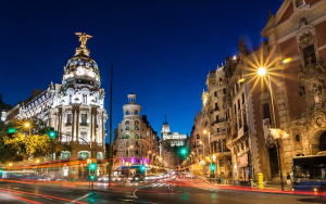 Η Ισπανία κατήργησε  την καραντίνα για  τους ελαφρά νοσούντες