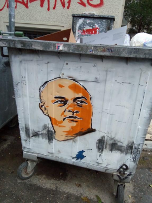 Γκράφιτι ο Μπέος <br> σε σκουπιδοτενεκέ <br> στα Εξάρχεια (εικόνα)