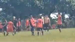 Διαιτητής μαχαίρωσε  ποδοσφαιριστή την  ώρα του ματς (εικόνες)