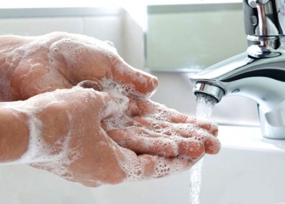 Τα 10 σημεία που όταν <br> πιάσουμε πρέπει να <br> πλύνουμε τα χέρια μας