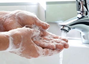 Τα 10 σημεία που όταν  πιάσουμε πρέπει να  πλύνουμε τα χέρια μας
