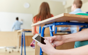 Η Ολλανδία απαγορεύει <br> κινητά και τάμπλετ <br> στις σχολικές αίθουσες