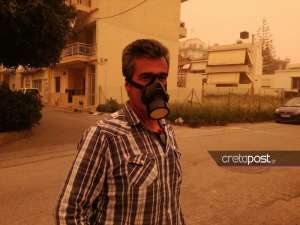 Με μάσκες στην <br> Κρήτη λόγω <br> αφρικανικής σκόνης