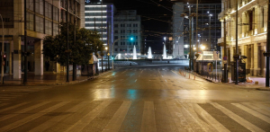 Η έρημη νυκτερινή <br> Αθήνα της <br> καραντίνας (video)
