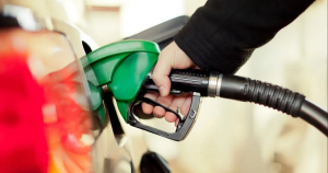 ''Άγγιξε'' ξανά τα  2,10 ευρώ η βενζίνη  στη Λ. Μαραθώνος