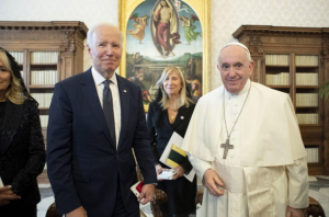 Το απίστευτο δώρο <br> του Τζο Μπάιντεν <br> στον Πάπα Φραγκίσκο
