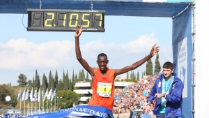 Ο Κενυάτης Μισόι <br> νικητής του <br> Μαραθώνιου (εικόνα)
